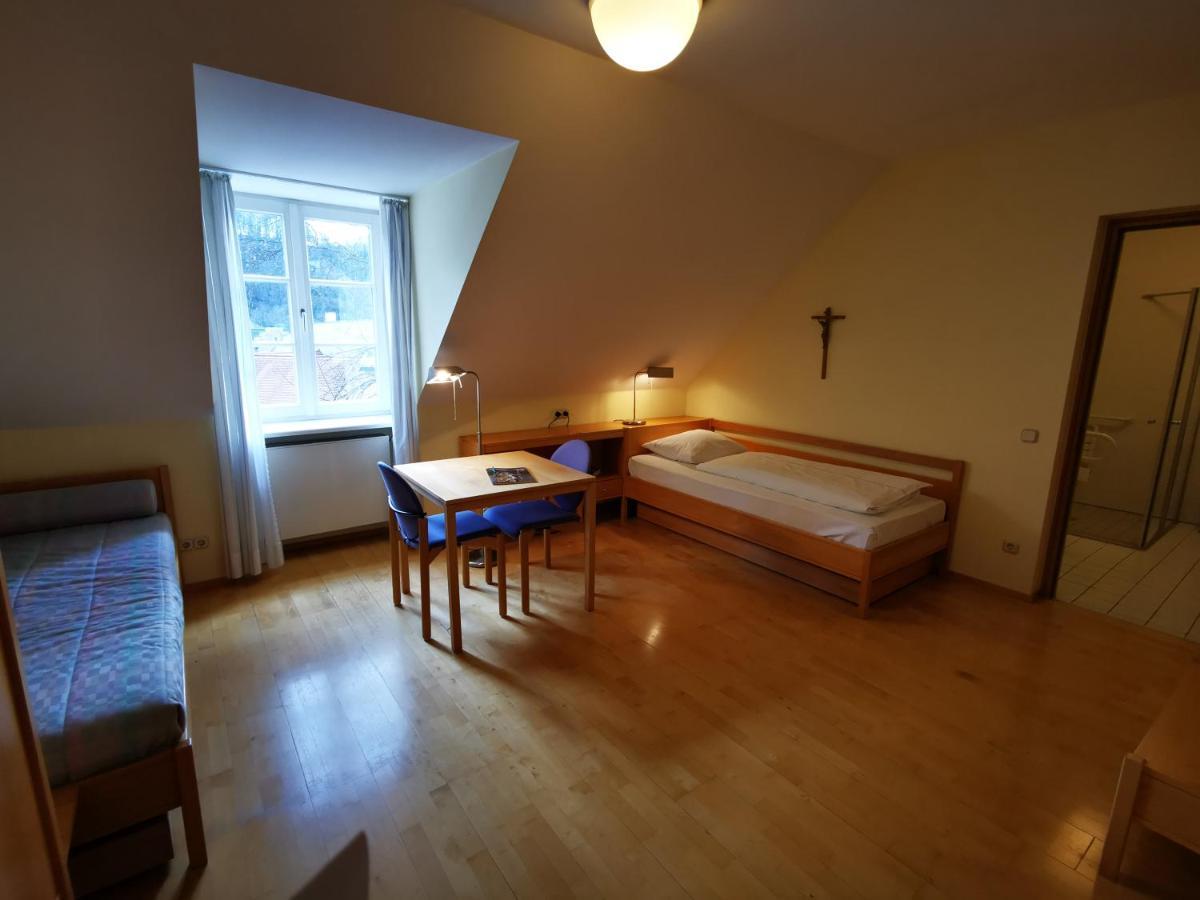 Haus Der Begegnung Heilig Geist Hotel Burghausen Luaran gambar