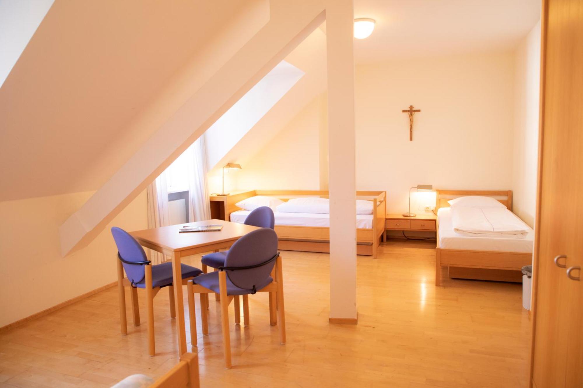Haus Der Begegnung Heilig Geist Hotel Burghausen Luaran gambar